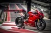 Ducati Panigale 1199R 2015 frente a los Audi RS6 y R8 V10 en circuito