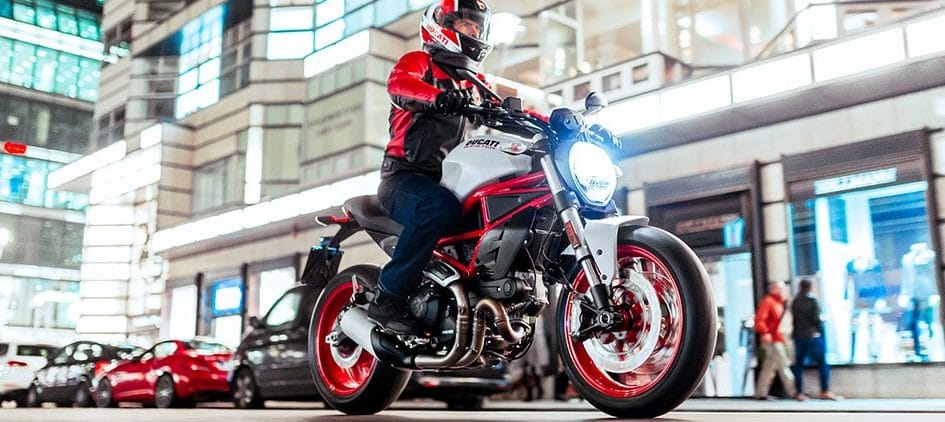 Nueva naked Ducati Monster 797 2017, para lucir motor